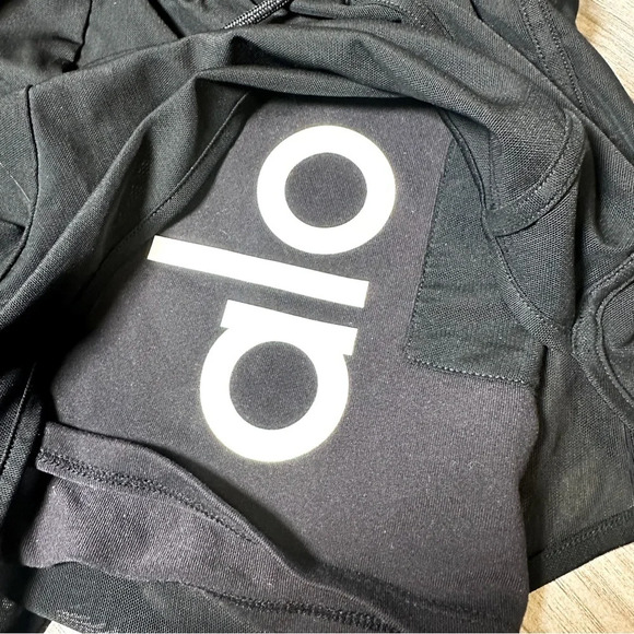 Alo Yoga Ambience Layered Graphic Performance Shorts - Picture 6 of 8